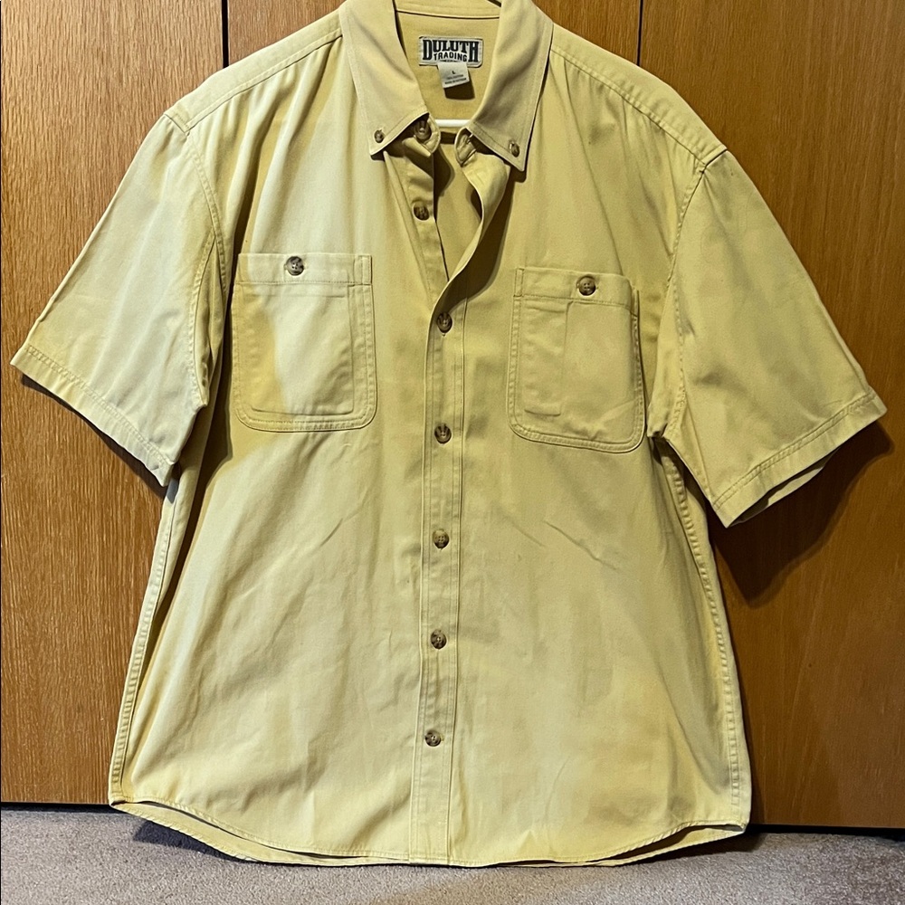 Duluth trading Company short sleeve button down shirt. Sz. L. Butter yellow.